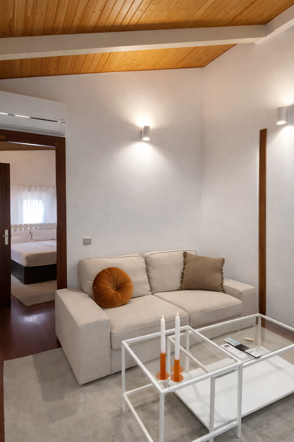 Salón luminoso del proyecto Isabel la Católica (Piso 1 y Piso 2), viviendas reformadas y listas para venta.